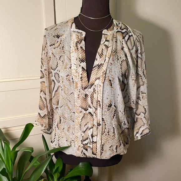 Light Sheer Professional Blouse Snake Skin Top - Picture 1 of 6